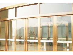 What are the differences between fireproof glass doors and steel fireproof doors